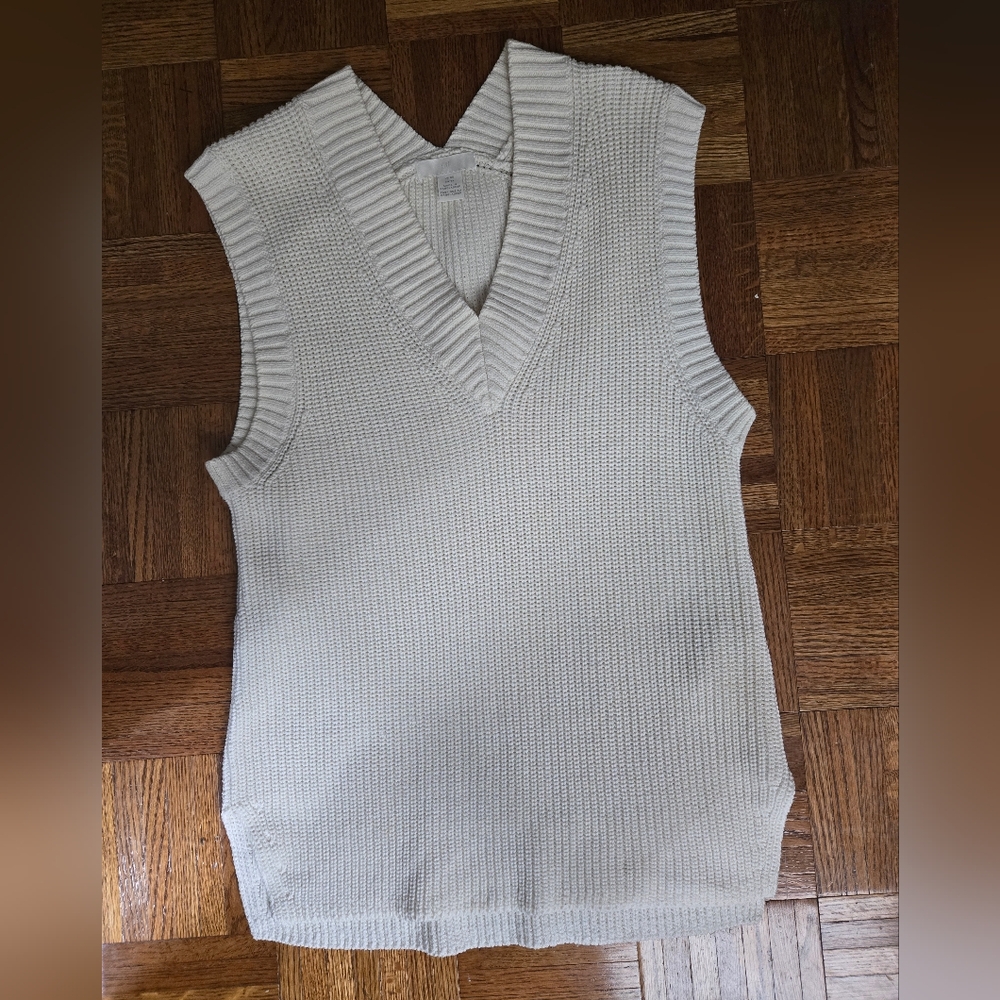 NWOT H&M OVERSIZED CREAM V-NECK SWEATER VEST